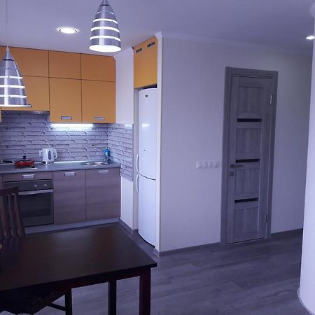 Apartmens Near Metalist Appartamento Charkiv Esterno foto