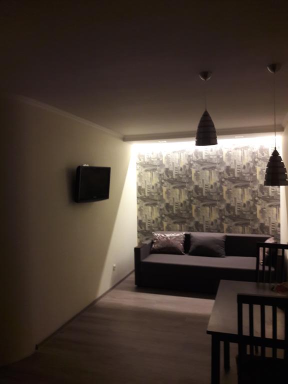 Apartmens Near Metalist Appartamento Charkiv Esterno foto