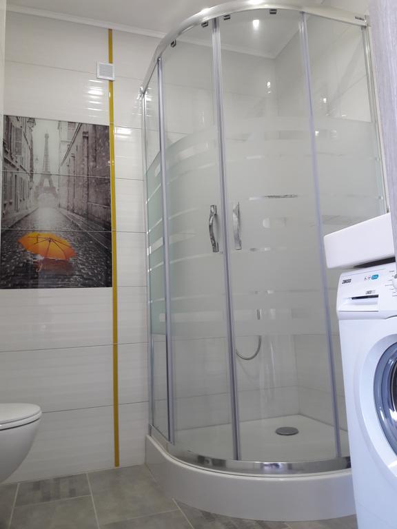 Apartmens Near Metalist Appartamento Charkiv Esterno foto
